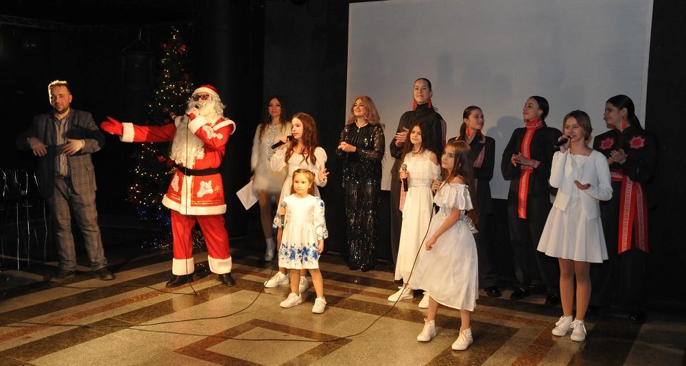 Діти Героїв-Захисників зустрілися з Санта Клаусом і не залишилися без свята на порталі Gromada Group