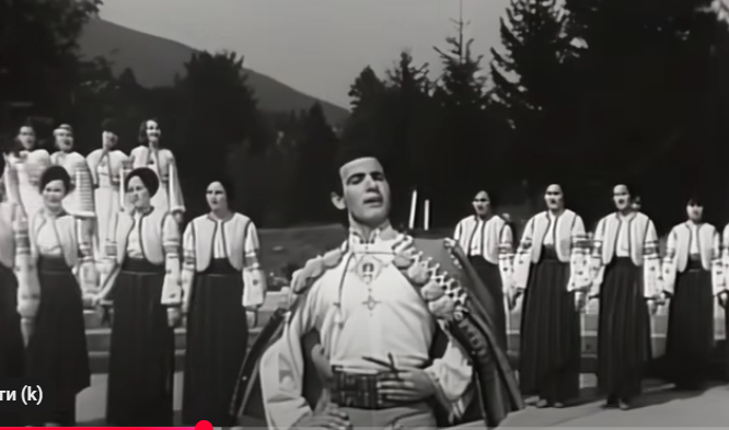 Василь Зінкевич у мюзиклі "Червона рута". 1971 рік Які «травки» надсилав Василь Зінкевич харківській радіожурналістці? на порталі Gromada Group