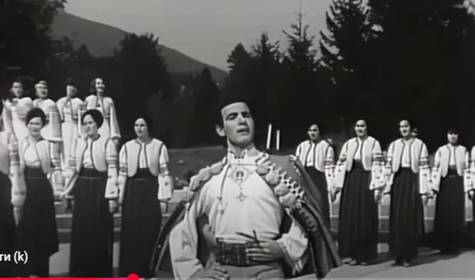 Василь Зінкевич у мюзиклі "Червона рута". 1971 рік Які «травки» надсилав Василь Зінкевич харківській радіожурналістці? на порталі Gromada Group