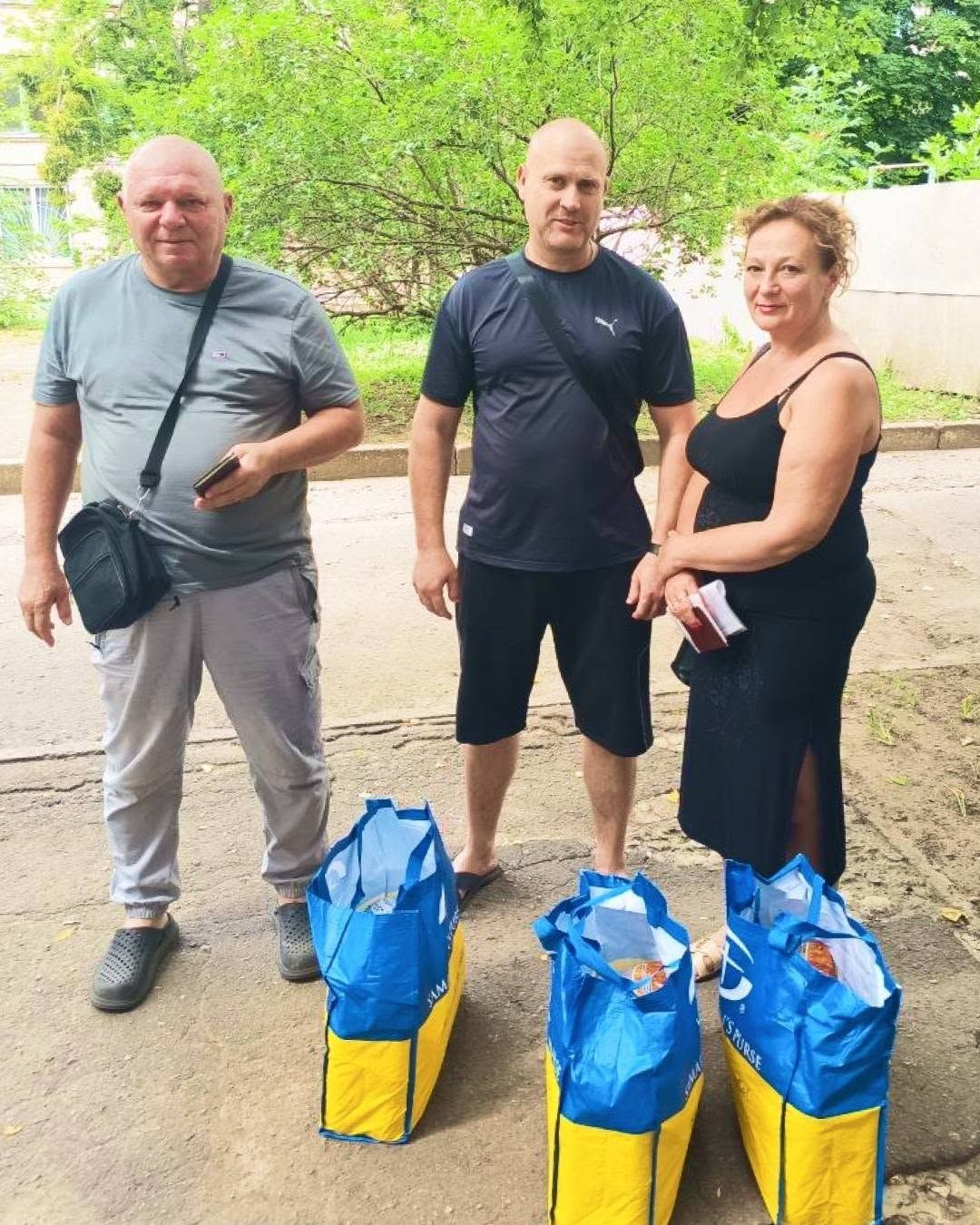 Гуманітарну підтримку в Липецькій громаді отримали 80 людей з інвалідністю III групи: їм передали продуктові сумки - фото 2