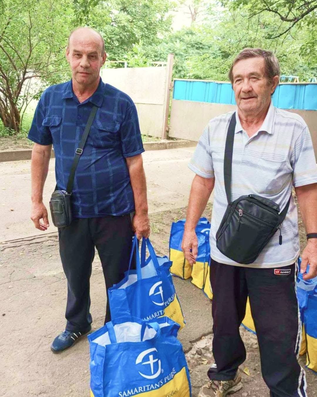 Гуманітарну підтримку в Липецькій громаді отримали 80 людей з інвалідністю III групи: їм передали продуктові сумки - фото 5