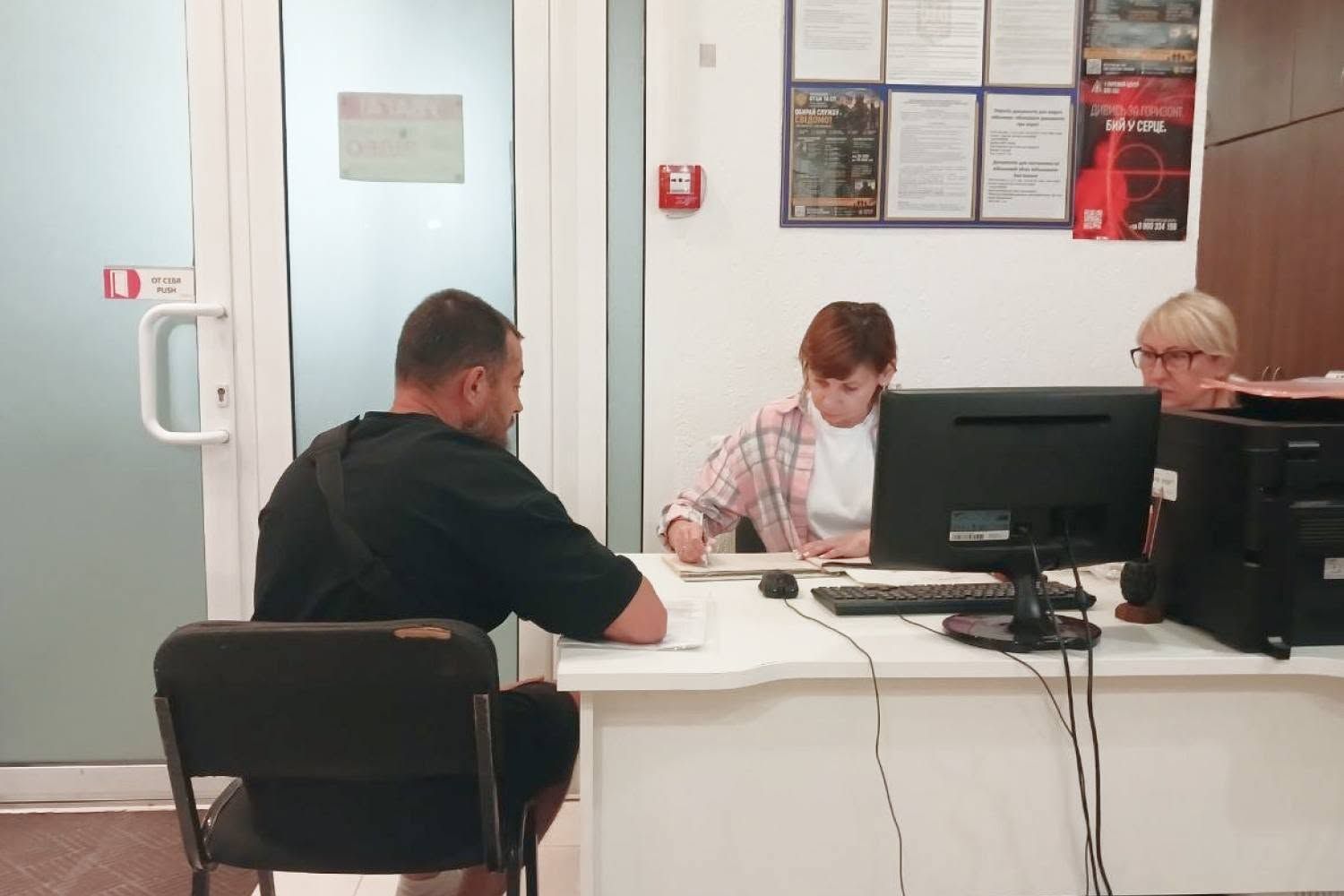Запитували про пенсії, виплати й документи: у Липецькій громаді відбувся прийом спеціаліста Пенсійного фонду України - фото 1