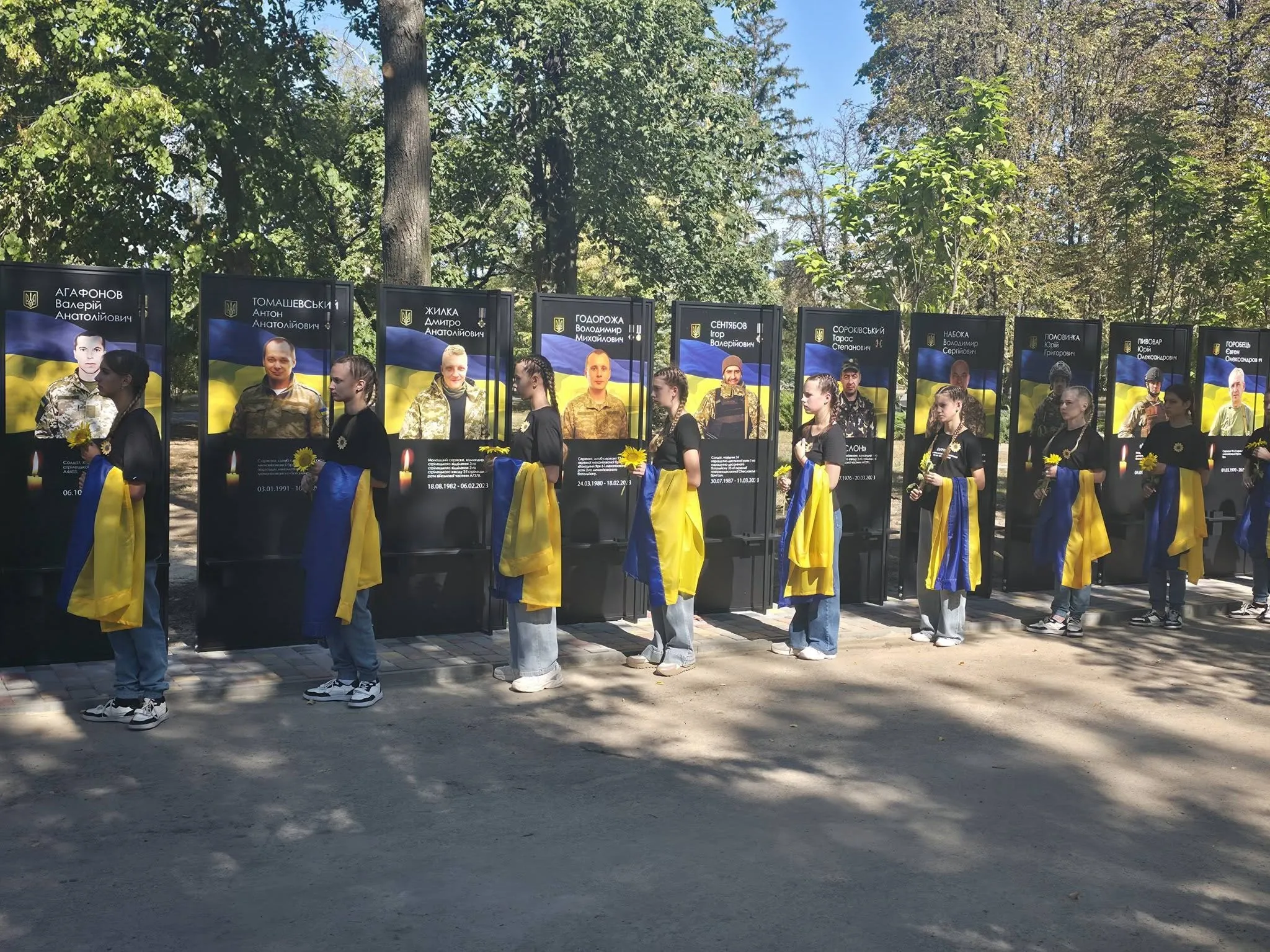 Фото: Слобожанська міська рада У Слобожанському відкрили Алею Слави на честь загиблих Захисників України на порталі Gromada Group