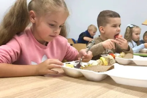 Харківська ОВА спільно з громадами впроваджує сучасні підходи до шкільного харчування на порталі Gromada Group