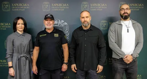 Начальник Харківської ОВА Олег Синєгубов провів робочу зустріч із головою новозеландської благодійної організації «Kiwi K.A.R.E» Тенбі Бауллом та директором благодійного фонду «День у День» Олексієм Цапенком. Сторони обговорили подальшу співпрацю у гуманітарній сфері та актуальні питання підтримки внутрішньо переміщених людей.