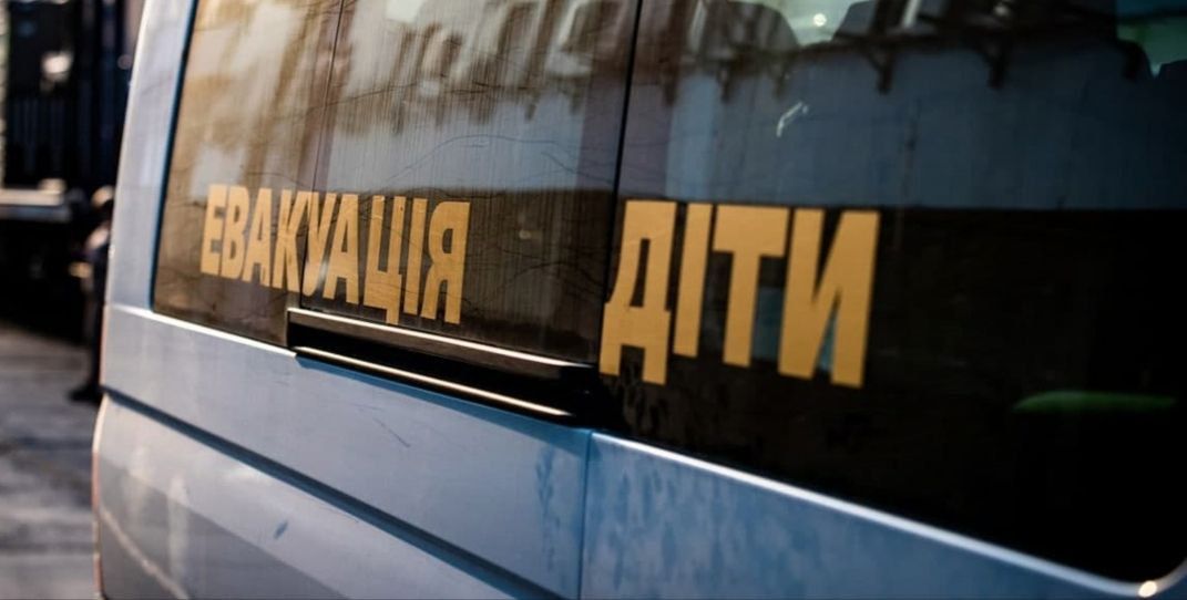 Фото: З відкритих джерел З Борової на Ізюмщині завершили примусову евакуацію дітей з сім'ями на порталі Gromada Group