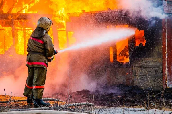 Ілюстративне фото ДСНС У Зміївській громаді — друга впродовж двох діб побутова пожежа. Чадним газом отруїлася жінка на порталі Gromada Group