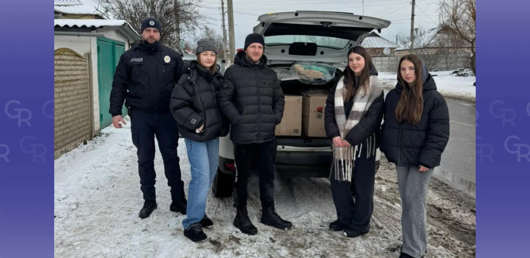 Фото: Поліція Харківщини На Зміївщині поліцейські та волонтери привітали дітей з новорічними святами на порталі Gromada Group