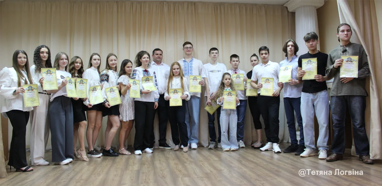 Фото: Тетяна Логвіна У Змієві переможці учнівських олімпіад та конкурсів отримали стипендії міського голови на порталі Gromada Group