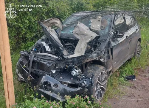 У Руських Тишках ворожий дрон влучив в автомобіль: постраждали чоловік і жінка на порталі Gromada Group