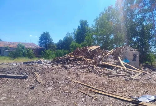 Російські військові обстріляли Плоске, Підсереднє, Просянку, Шевченкове на Куп'янщині: є загиблий і постраждалі, зруйновано школу на порталі Gromada Group