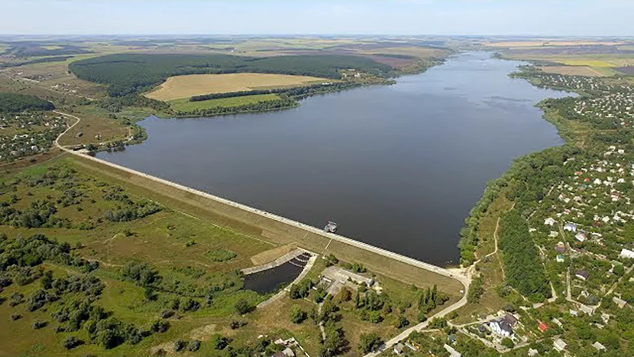 Трав’янське водосховище повільно витекло: що відомо на порталі Gromada Group