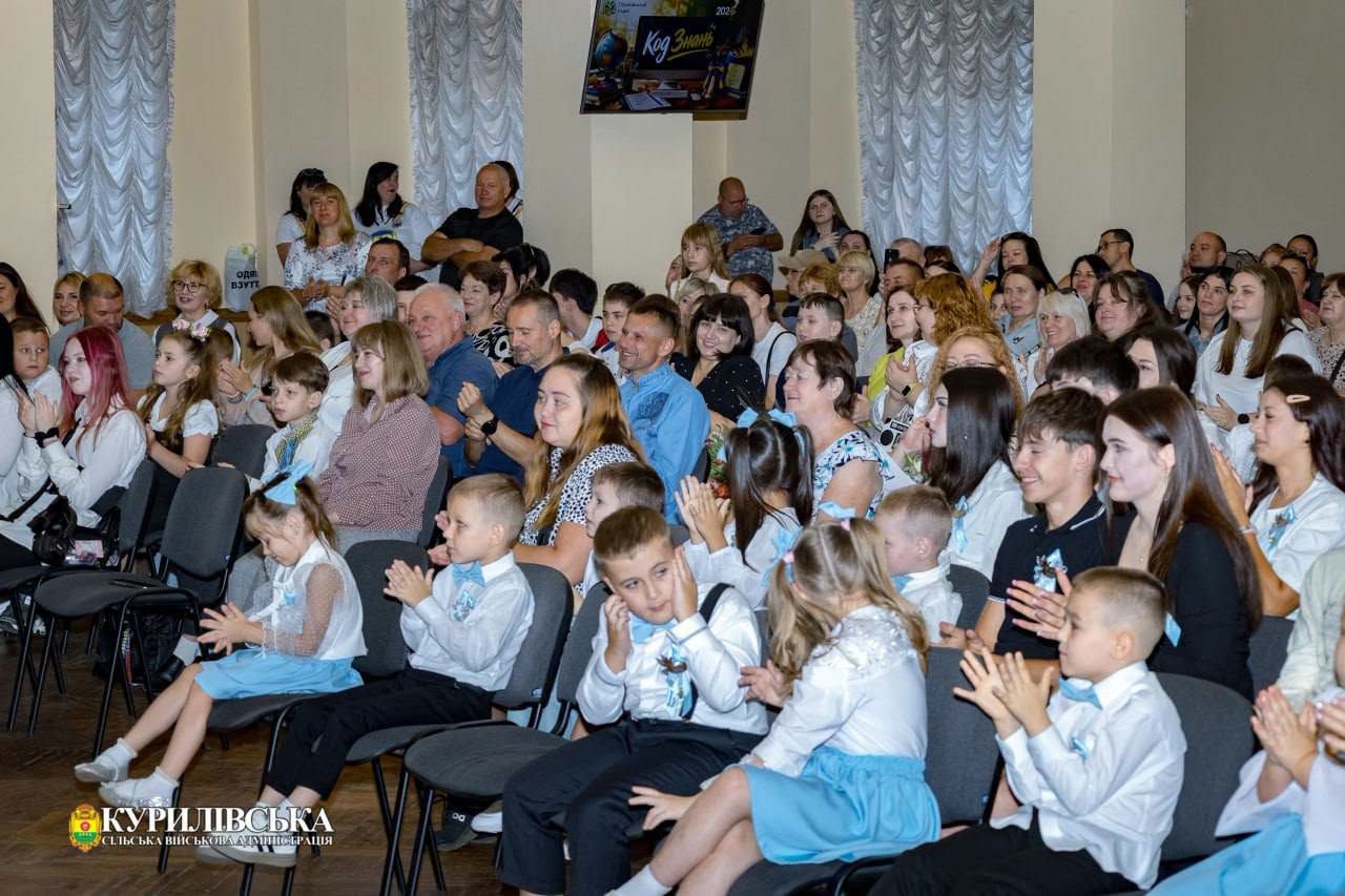 Код Знань у безпечному просторі: у Глушківському ліцеї пройшло грандіозне свято Першого дзвоника - фото 3