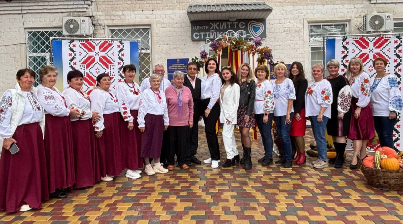 Світлина: Кегичівська громада, фейсбук У Кегичівській громаді святкували День людей поважного віку і збирали кошти для ЗСУ на порталі Gromada Group