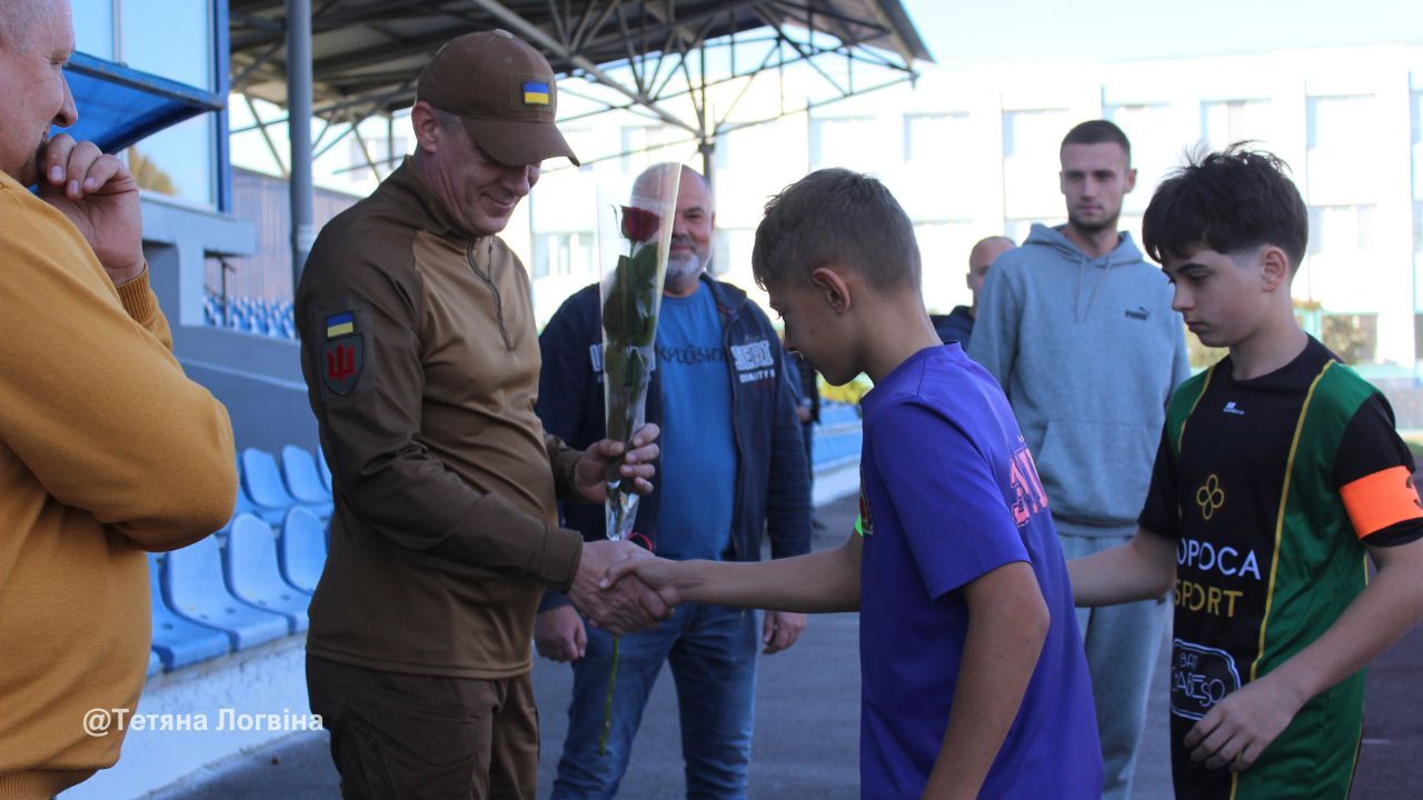 Юні футболісти Зміївської ДЮСШ присвятили матчі захисникам України - фото 1