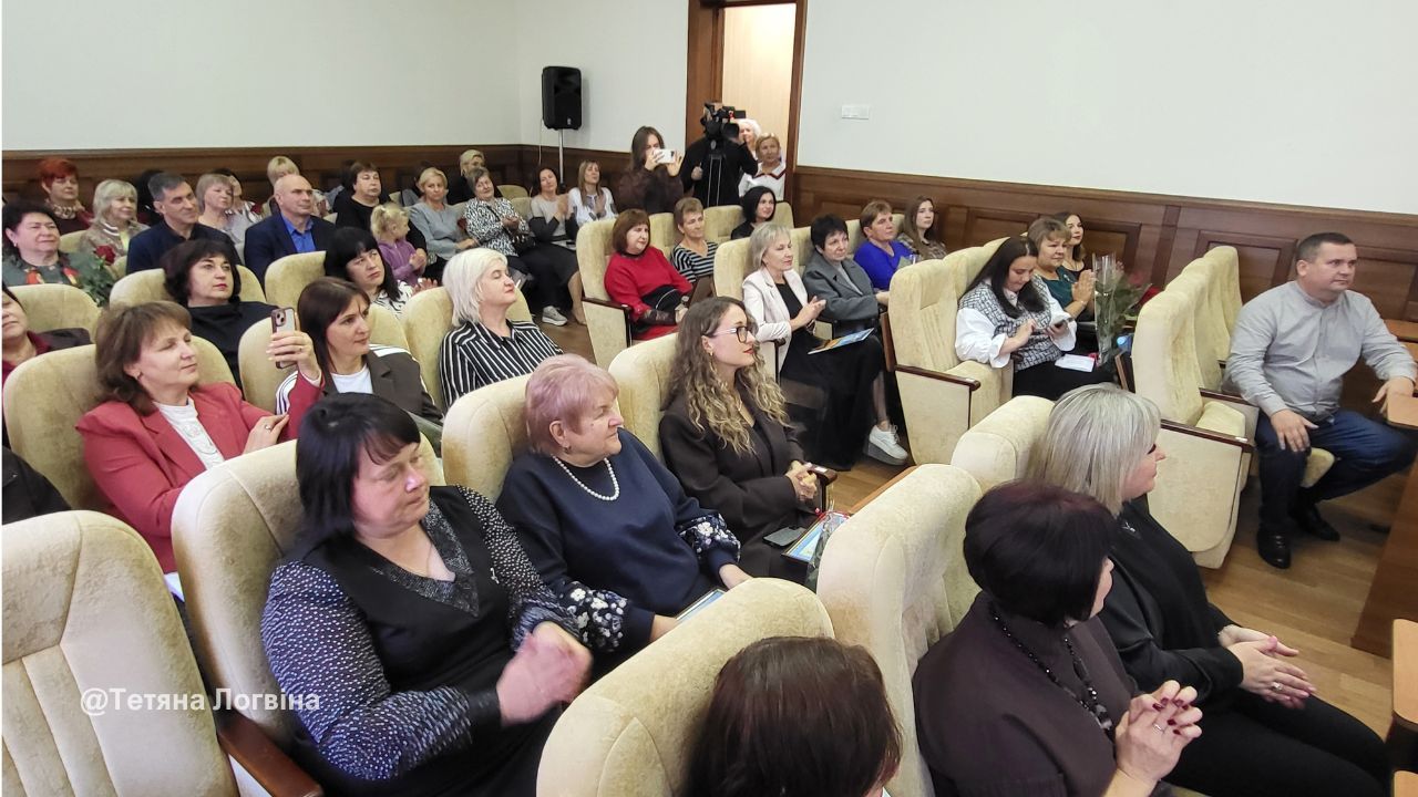 У Зміївській громаді привітали працівників освіти та відзначили найкращих - фото 13