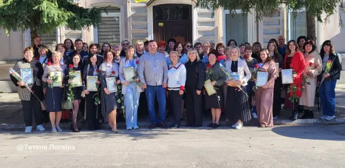 У Зміївській громаді привітали працівників освіти та відзначили найкращих на порталі Gromada Group