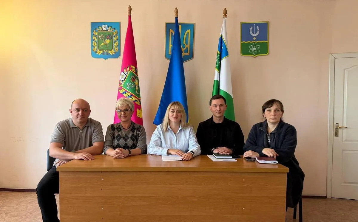 Харківська ОВА підтримує сім'ї з дітьми, людей похилого віку, осіб з інвалідністю та ВПО За дорученням начальника Харківської ОВА Олега Синєгубова у Солоницівській громаді відбувся черговий захід у межах ініціативи «Сила у підтримці». Зустріч організували фахівці Департаменту соціального захисту населення ХОВА та Служби у справах дітей ХОВА. До заходу долучилися представники Харківської РВА, Обласного центру соціальних служб, а також місцеві фахівці з організації соціальної роботи.