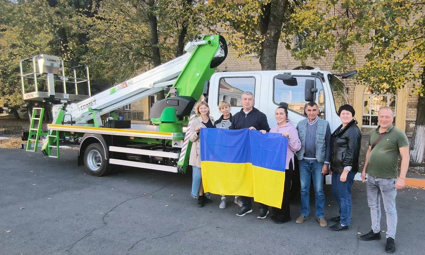 Фото: Слобожанська селищна рада Слобожанська громада отримала автовишку в рамках проєкту USAID «ГОВЕРЛА» на порталі Gromada Group