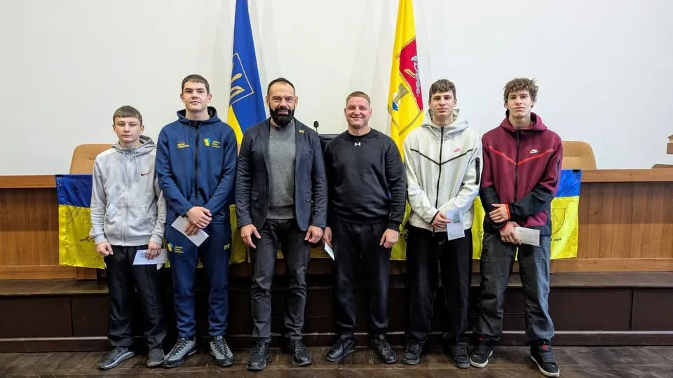 Фото Златопільська міська рада Микола Бакшеєв вручив грошові відзнаки боксерам Златопільської громади на порталі Gromada Group