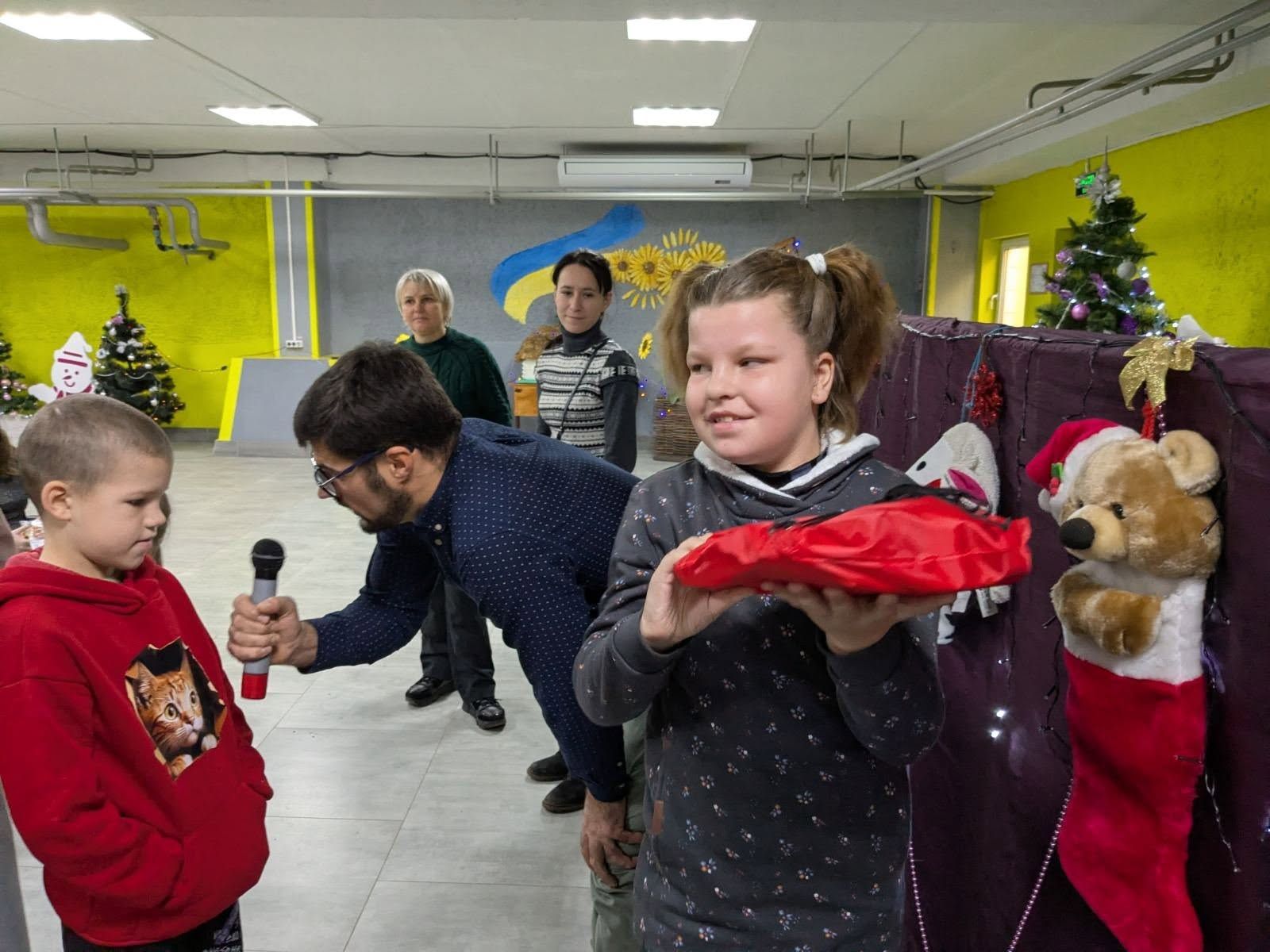 Фото: ОСВІТА, МОЛОДЬ ТА СПОРТ КРАСНОКУТЩИНИ Новорічне диво для дітей Краснокутщини з особливими освітніми потребами (ФОТО) на порталі Gromada Group
