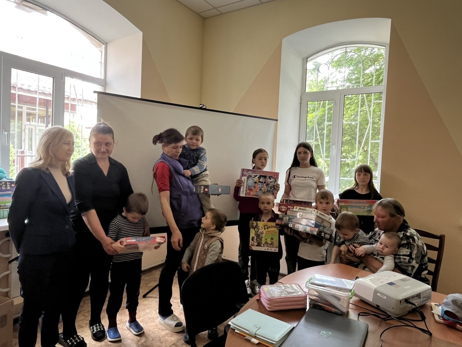 Фото: Краснокутська селищна рада Святкові заходи для дітей із пільгових категорій провели на Краснокутщині (ФОТО) на порталі Gromada Group