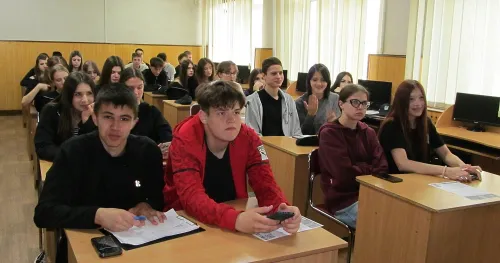 Ліцеїсти замість уроку грали в комп’ютерну гру, щоб не потрапити в халепу в кіберпросторі на порталі Gromada Group
