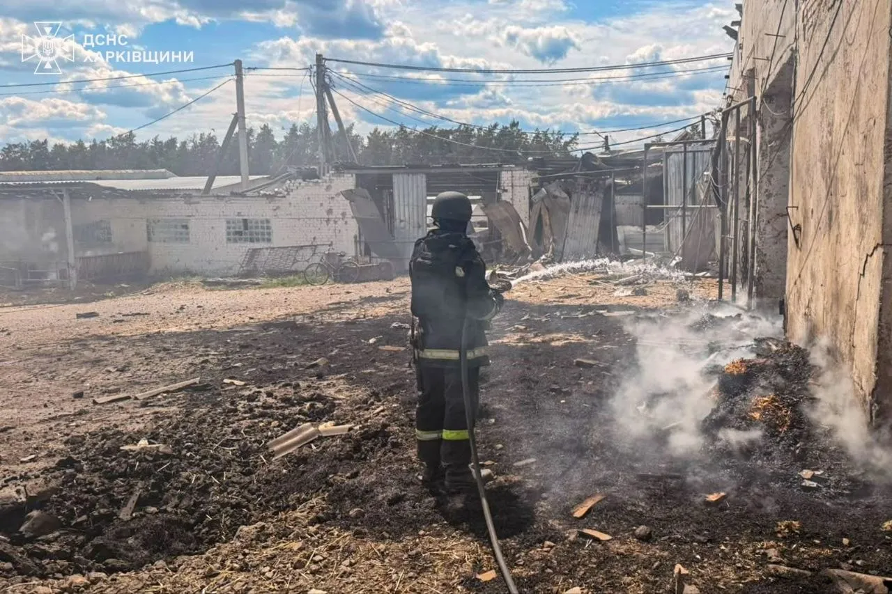 Двоє людей загинули від ворожого удару по фермі в Нововодолазькій громаді  на порталі Gromada Group