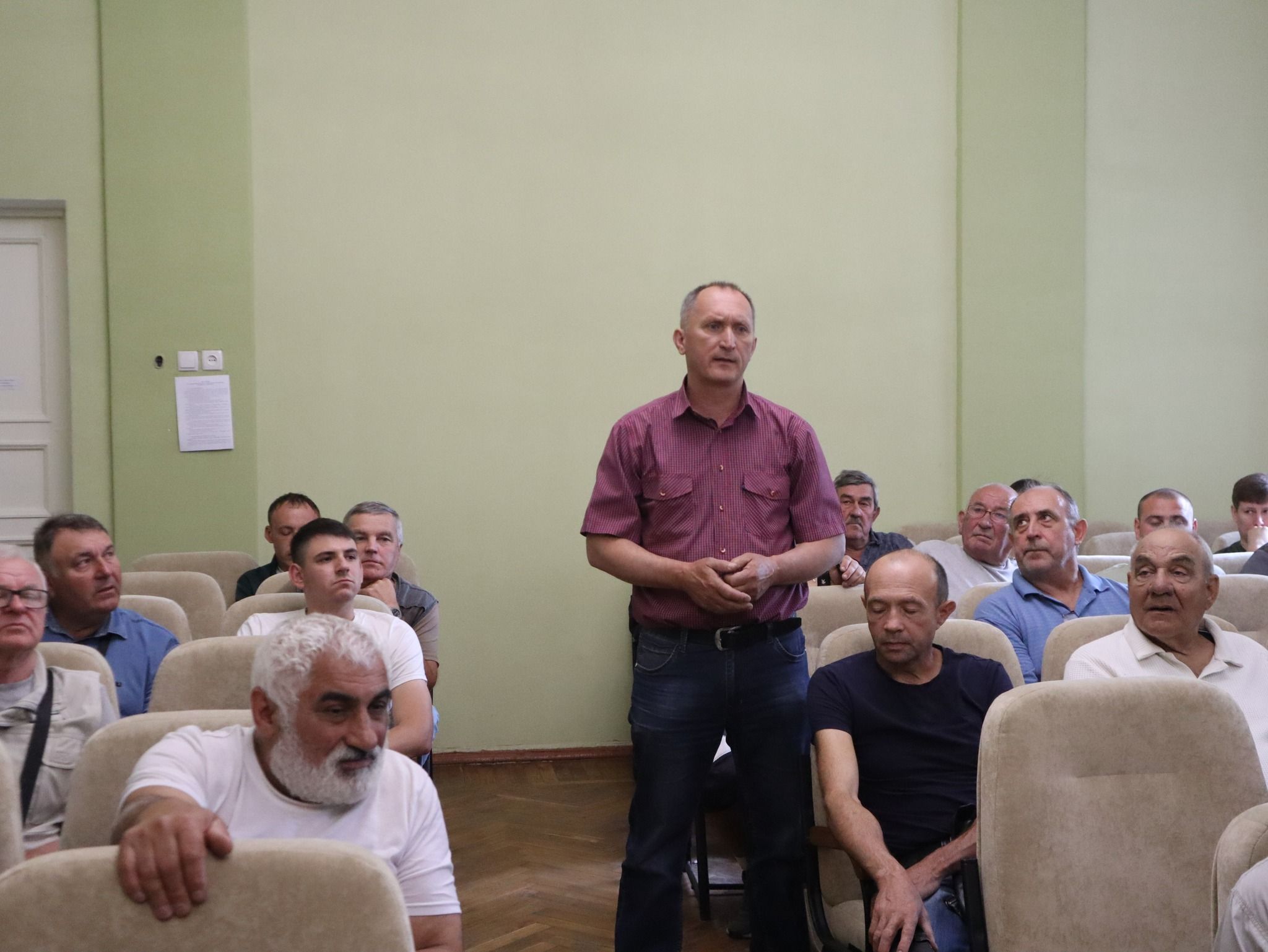 Як запобігти отруєнню бджіл: у Кегичівскій громаді відбувся діалог пасічників, місцевої влади, сільгоспвиробників на порталі Gromada Group