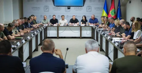 Відповідне рішення ухвалили на засіданні Ради оборони області під головуванням начальника ХОВА Олега Синєгубова й за участі начальника обласної прокуратури Юрія Папуші, очільника ГУ НП Петра Токаря, начальника Головного управління ДСНС Артема Астахова, військових і начальників РВА.