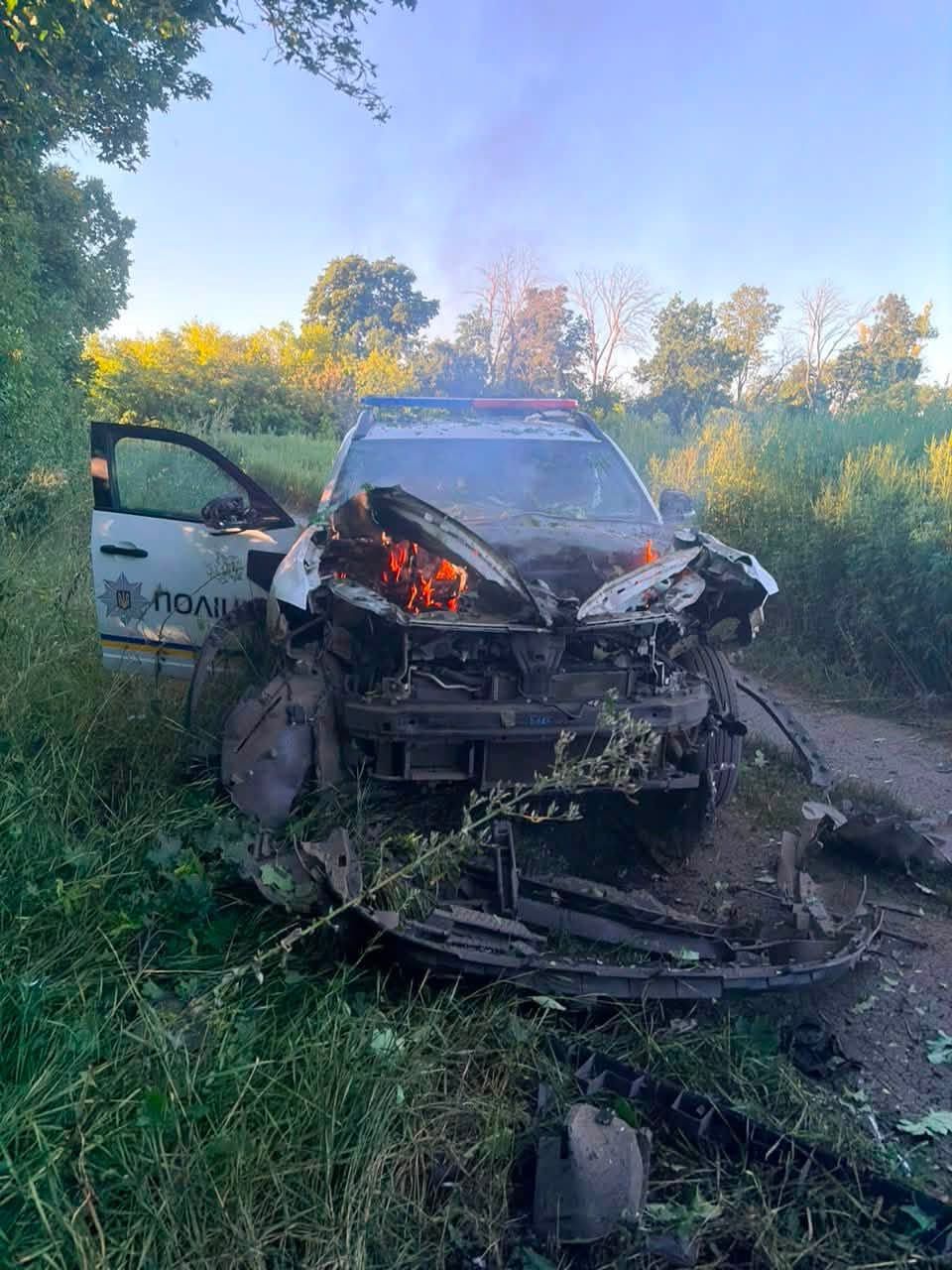 Окупанти вдарили FPV дронами по поліцейських автомобілях, що здійснювали евакуацію з Вільхуватської громади - фото 3
