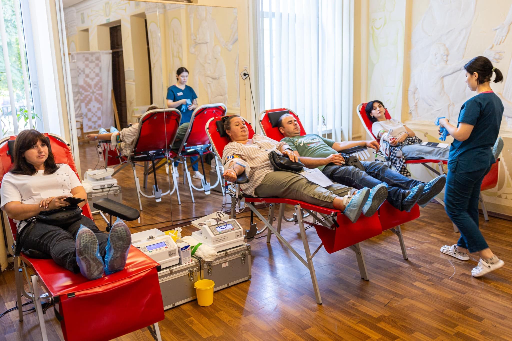 Близько 30 літрів крові здали сьогодні нововодолажчани для поранених Захисників на порталі Gromada Group