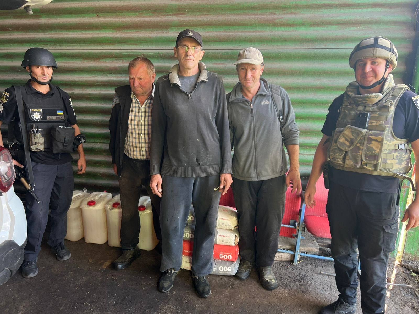 Фото: Липецька адміністрація Хліб, продукти, пальне та передачі від родичів: у Липецькій громаді мешканці отримали нову партію гуманітарної допомоги на порталі Gromada Group