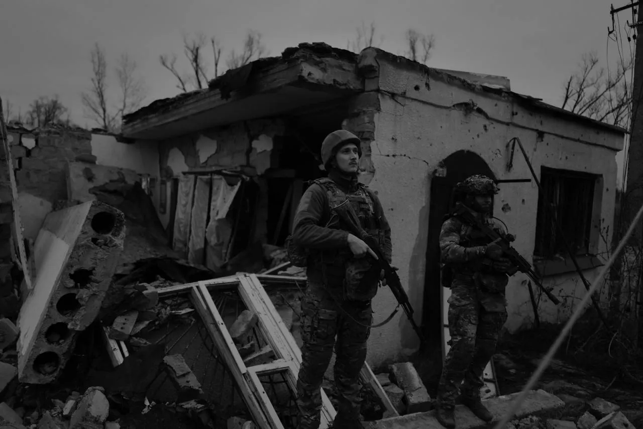 Фото: Бригада "Хартія" Військові «Хартії» у Липцях — в об’єктиві фотографа Едді ван Вессела на порталі Gromada Group