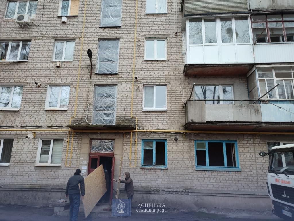 Фото: Донецька селищна рада У Донецькій громаді триває ліквідація наслідків ворожого обстрілу на порталі Gromada Group