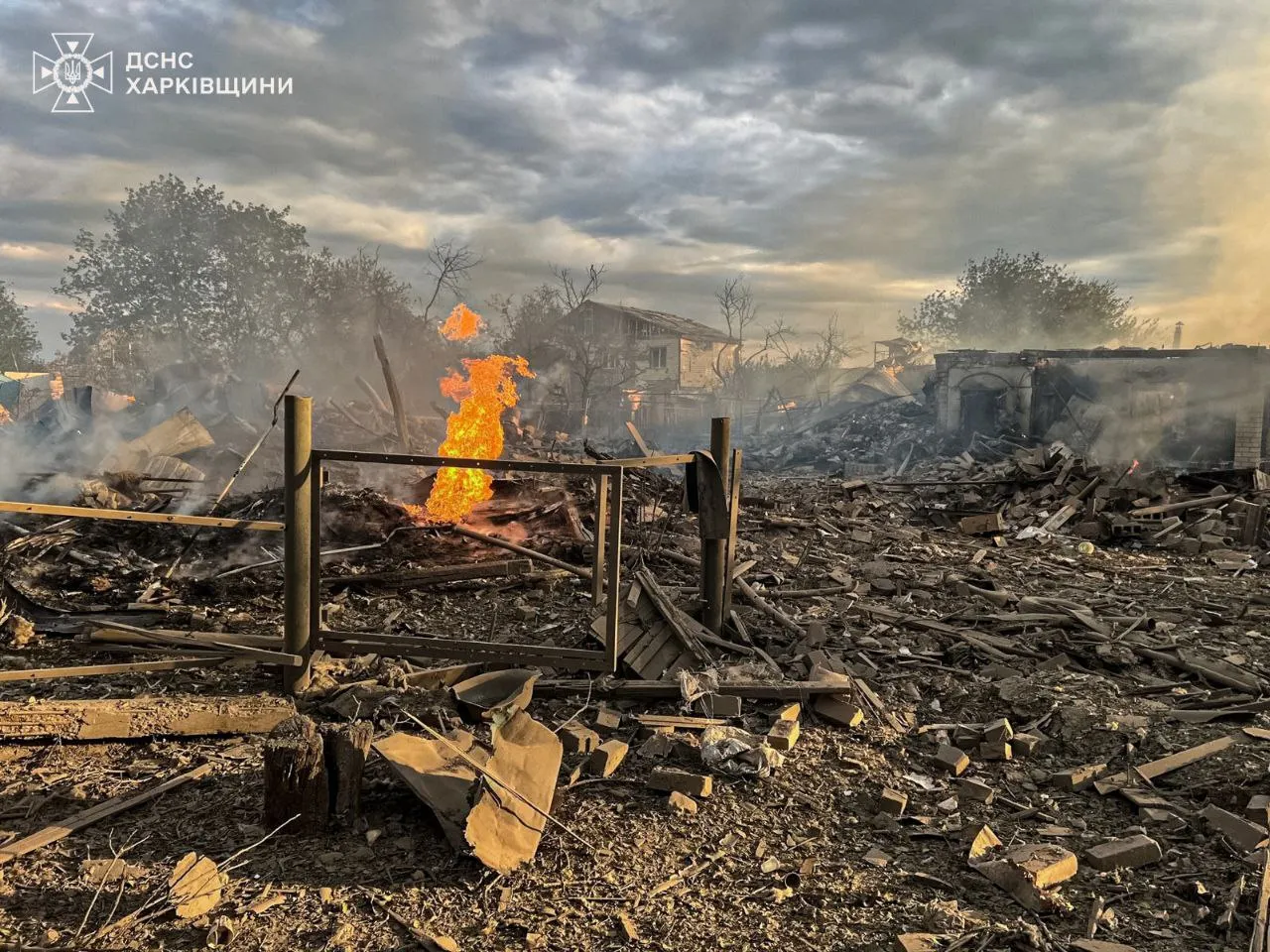 Фото: ДСНС Харківщини Ворог знову скинув КАБи на житлову забудову Куп'янська на порталі Gromada Group
