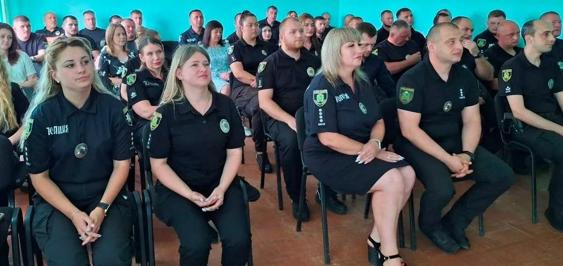Як повідомила Валківська міська рада, напередодні Дня Національної поліції України Валківський міський голова Валерій Скрипніченко привітав працівників відділу поліції з професійним святом та вручив їм Грамоти за сумлінну службу, високий професіоналізм і вагомий внесок у забезпечення правопорядку на території громади.