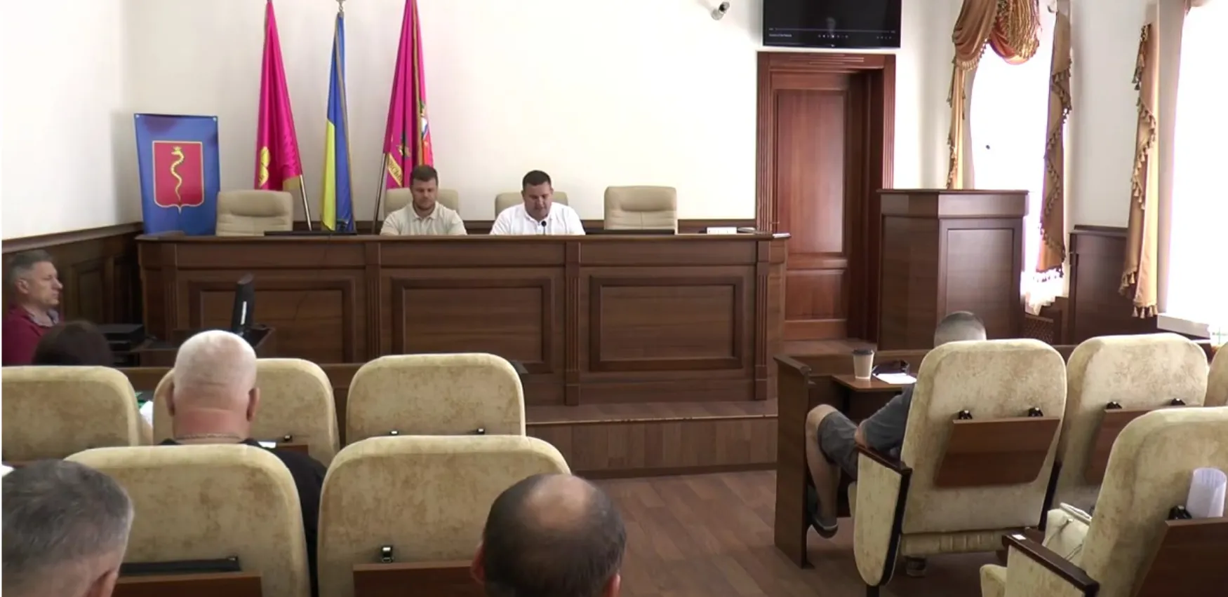 На сесії Зміївської міської ради ухвалили рішення щодо ремонту доріг, шкільного автобуса та підтримки спорту на порталі Gromada Group