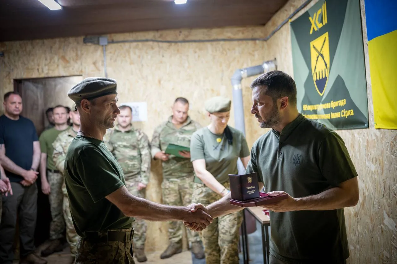 Зеленський на Харківщині обговорив із військовими оборону Липців на порталі Gromada Group