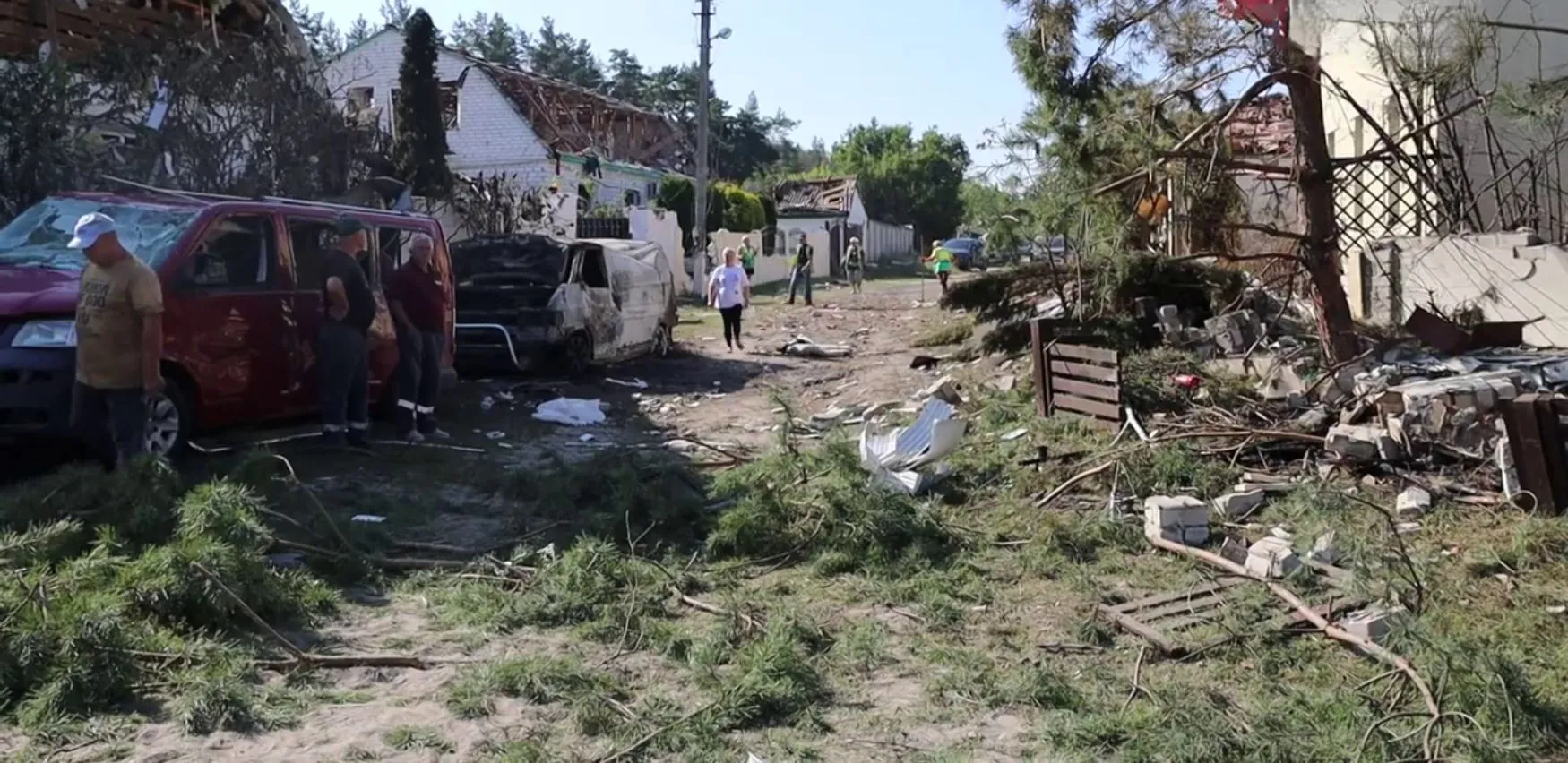 Фото: скріншот з відео Зміївської міської ради Після удару по Задонецькому постраждалим допоможуть із відновленням житла та оформленням компенсацій на порталі Gromada Group