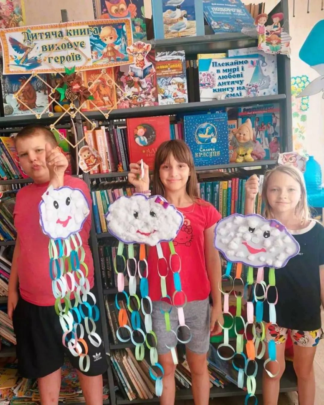 In the Babenkivska village library, young readers created cloud-like smiles that bring joy. - фото 2