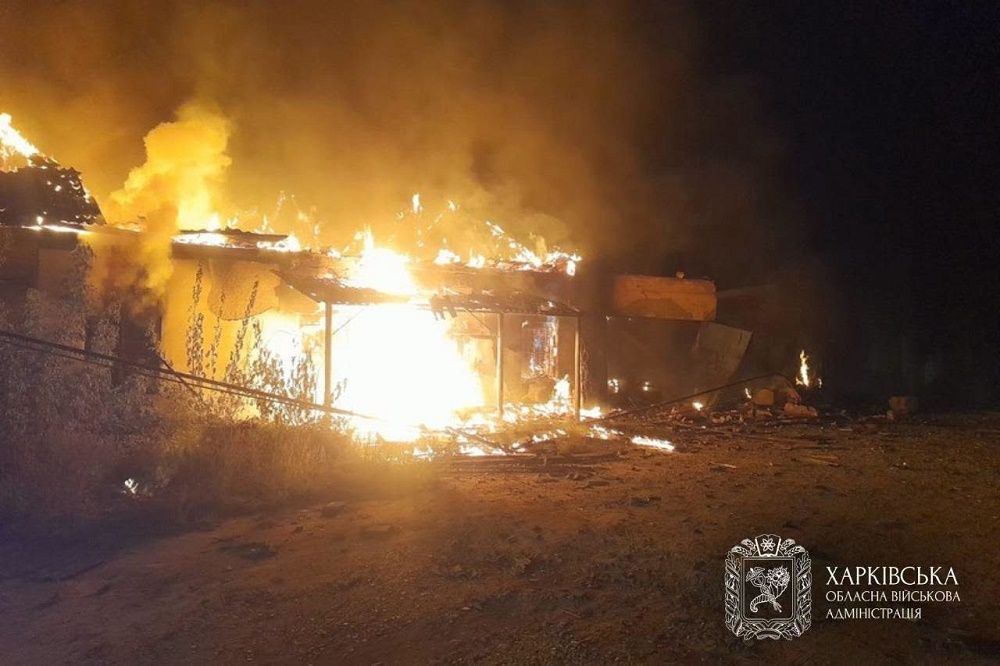 Минулої доби ворог ракетами обстріляв Печеніги, загалом під вогнем було 12 населених пунктів Харківщини - фото 1