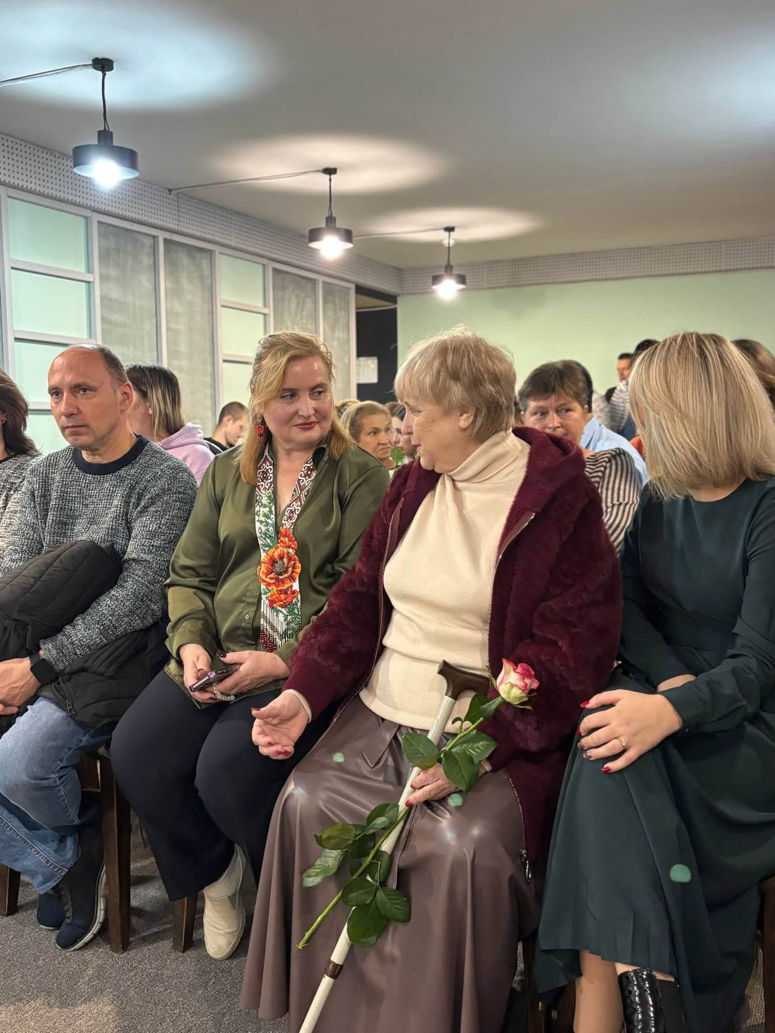 До Дня працівників освіти Липецька громада вшанувала освітян на урочистому святі: подяками Харківської районної ради відзначили за багаторічну сумлінну працю та привітали з ювілеями педагогічної праці - фото 2