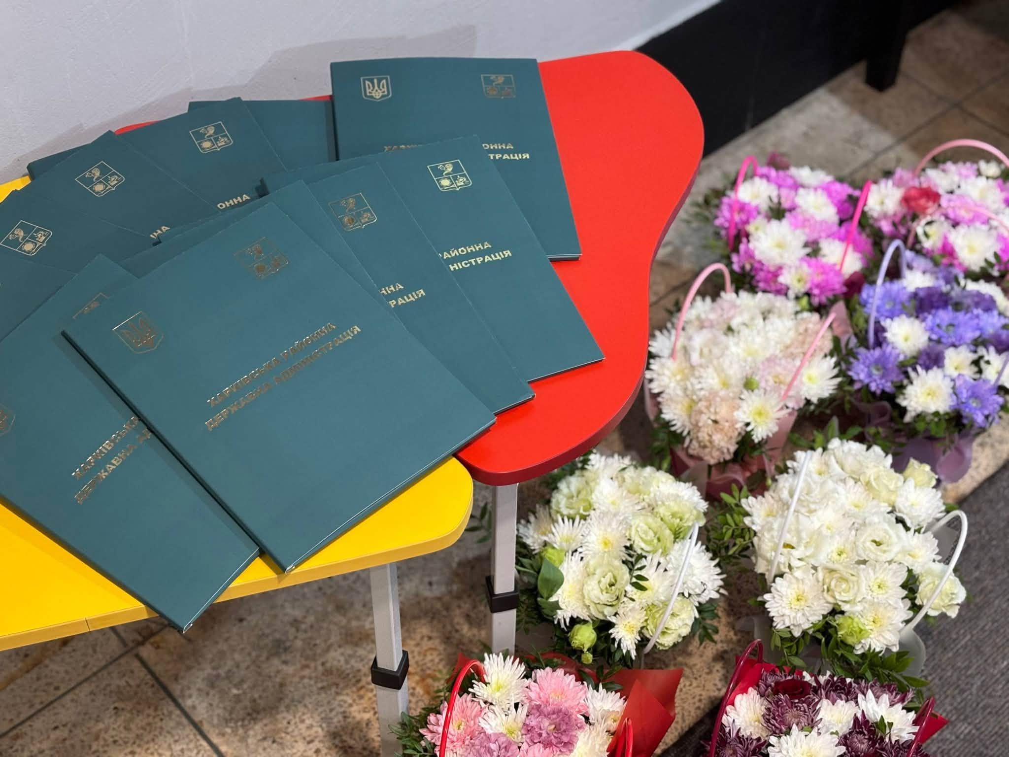 До Дня працівників освіти Липецька громада вшанувала освітян на урочистому святі: подяками Харківської районної ради відзначили за багаторічну сумлінну працю та привітали з ювілеями педагогічної праці - фото 3