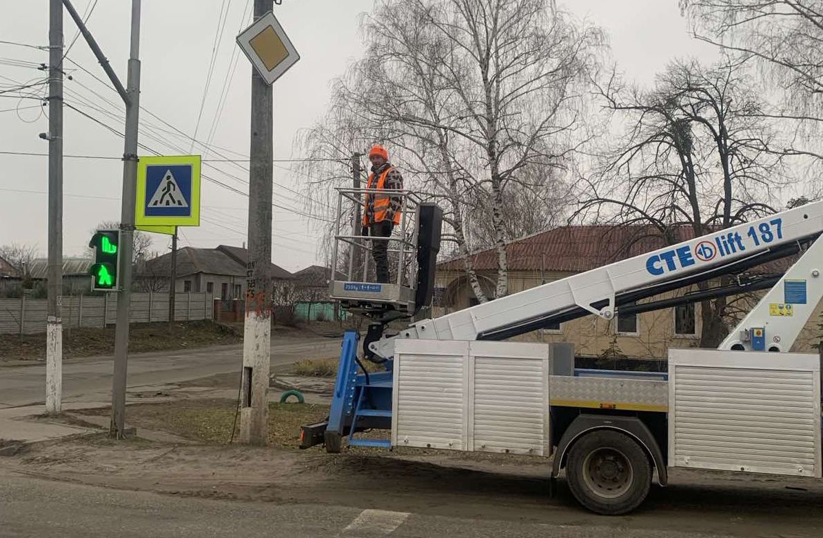 Фото: фейсбук / «Зміїв-сервіс» «Зміїв-сервіс» усував пориви на водомережах та налаштовував вуличне освітлення на порталі Gromada Group
