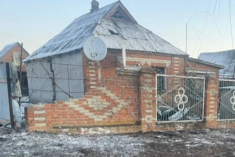 Вночі 5 січня 2024 року російський безпілотник влучив по дорозі у Краснокутську Харківської області. Харківська обласна прокуратура РФ атакувала Краснокутськ безпілотником "Герань" на порталі Gromada Group