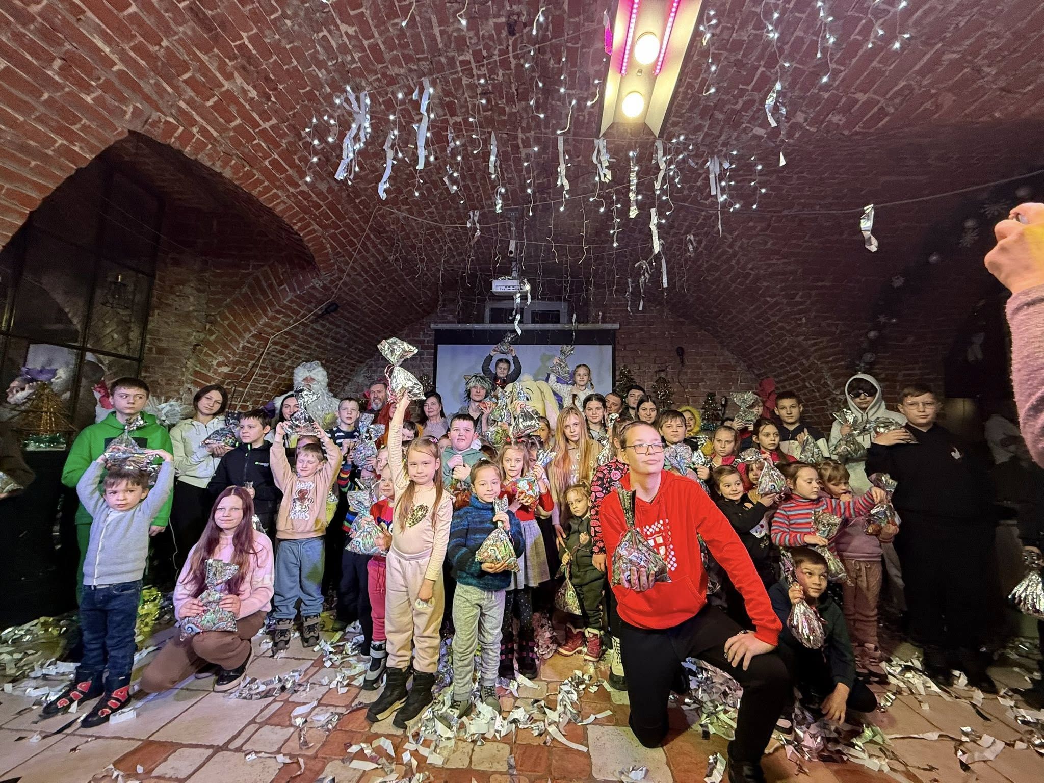 «Золоте курча»: діти Липецької громади відвідали святкову виставу до новорічних свят на порталі Gromada Group