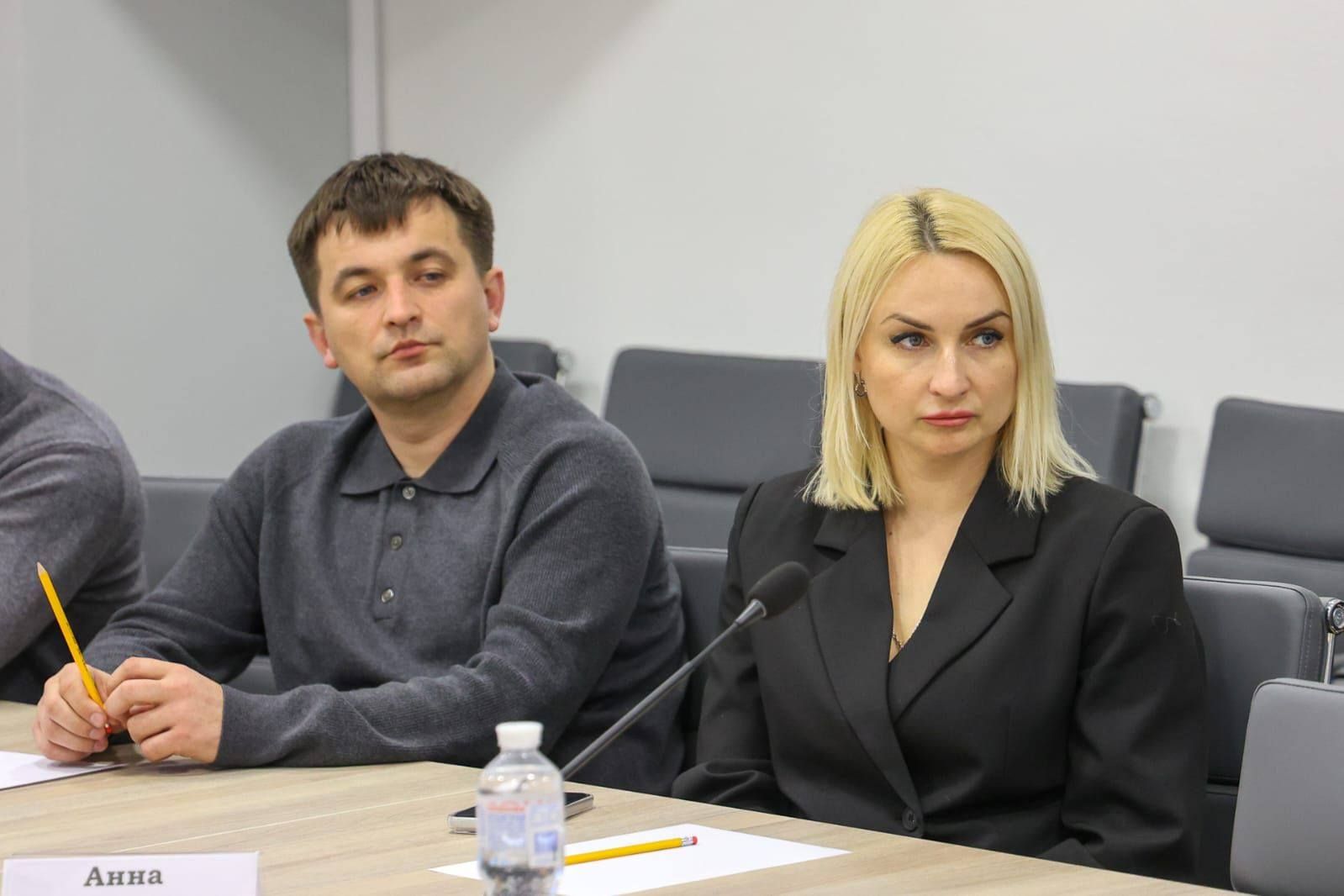 Фото: Харківська ОВА «Державна політика має враховувати особливості прифронтових громад»: на Харківщині відбулася виїзна нарада депутатів Верховної Ради на порталі Gromada Group