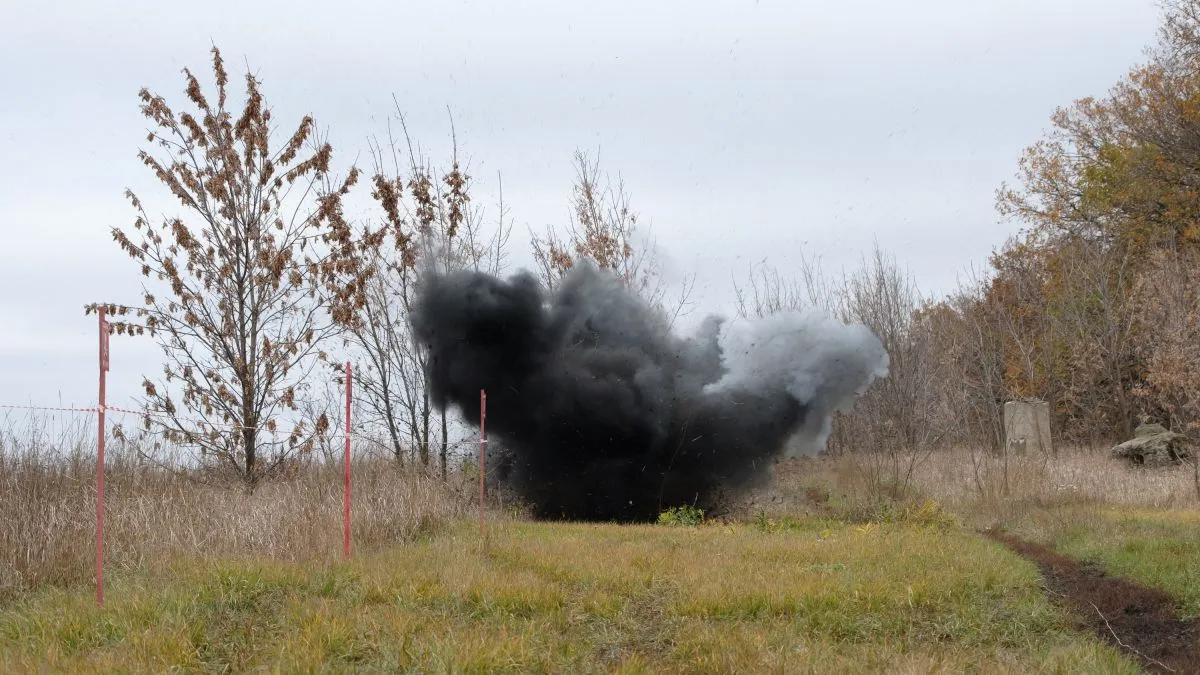 На околиці Балаклії важко поранено водія вантажівки на порталі Gromada Group