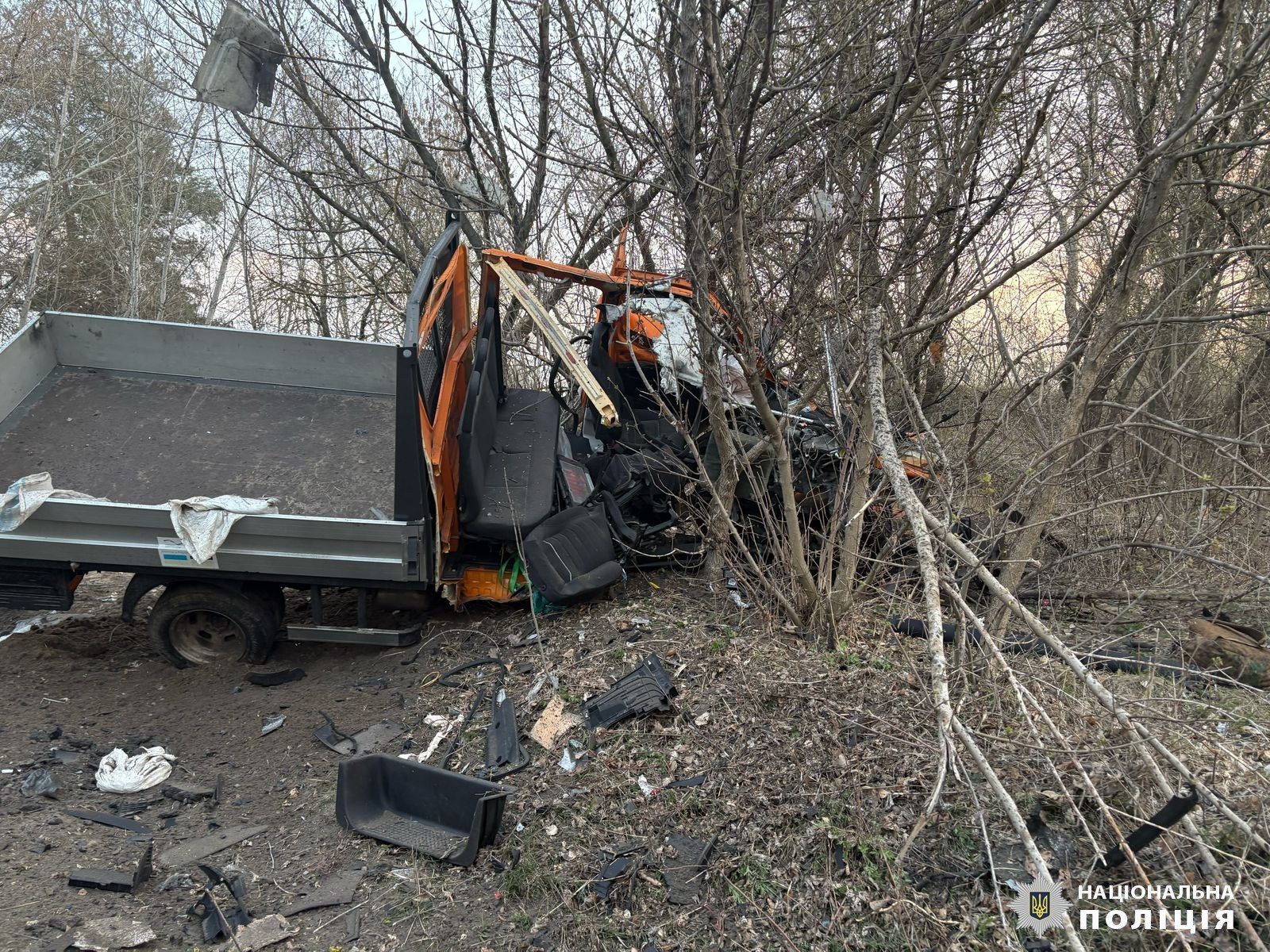 Фото: Національна поліція України У Балаклійській громаді підірвалась цивільна вантажівка: фото та відео оприлюднили в поліції на порталі Gromada Group